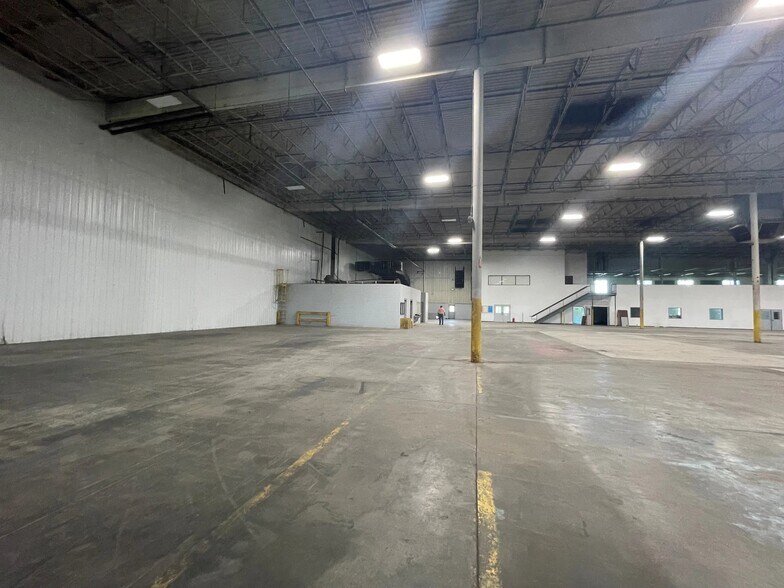 More Photos Of 901 E Main St, Warsaw Warehouse For Lease