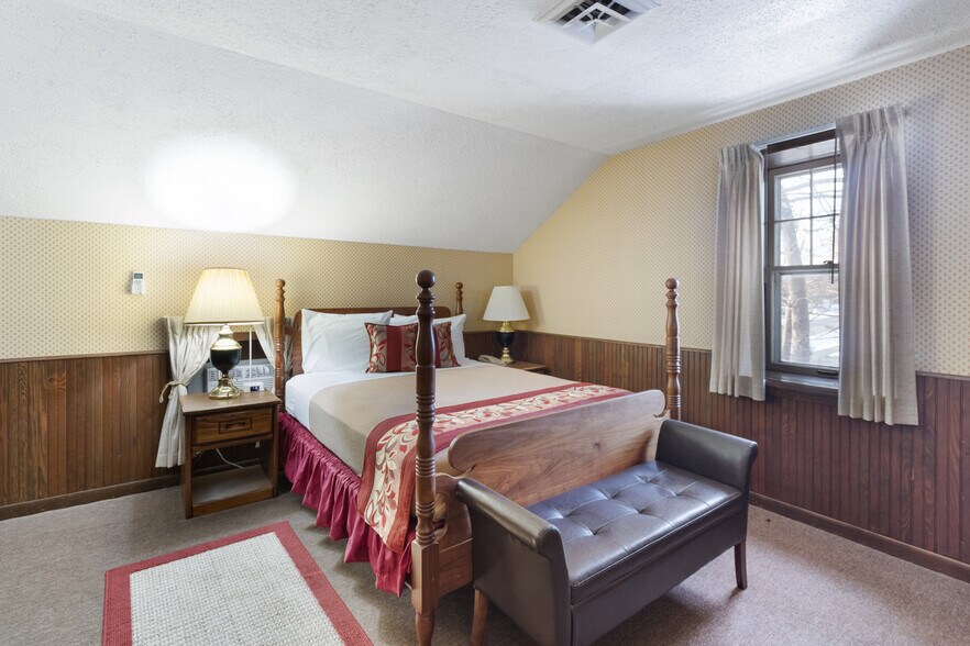 More Photos Of 4712 220th Trl, Amana Hotel For Sale