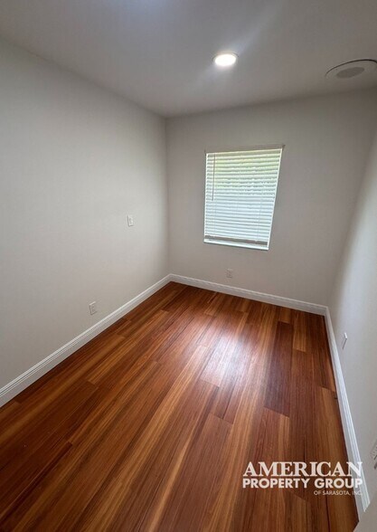 More Photos Of 7733-7739 Holiday Dr, Sarasota Loft Creative Space For Sale
