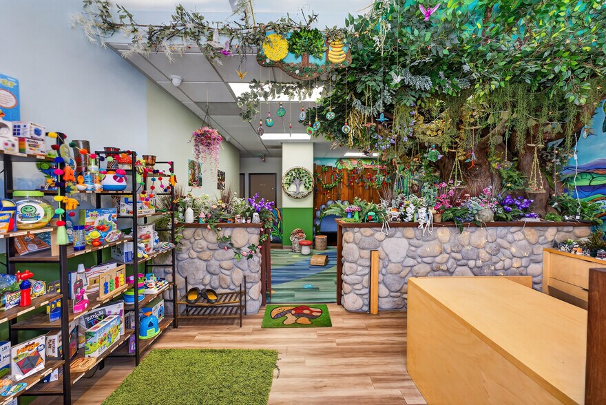 More Photos Of 2550 Foothill Blvd, La Crescenta Storefront For Lease