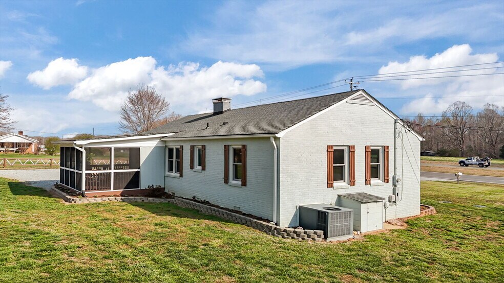 More Photos Of 10612 Durham Rd, Timberlake Flex For Sale