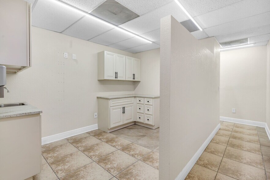 More Photos Of 4109 Armenia Ave, Tampa Medical For Sale