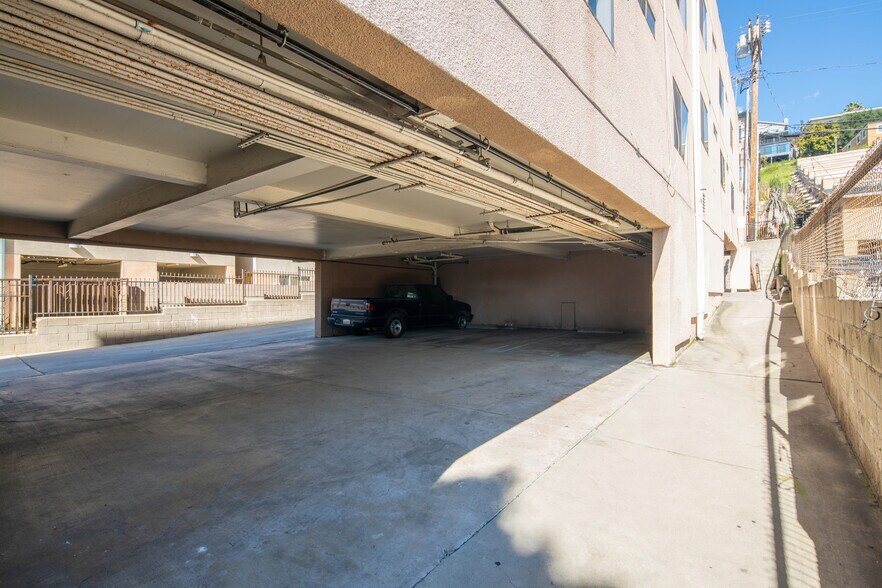 More Photos Of 5335 Huntington Dr N, Los Angeles Apartments For Sale