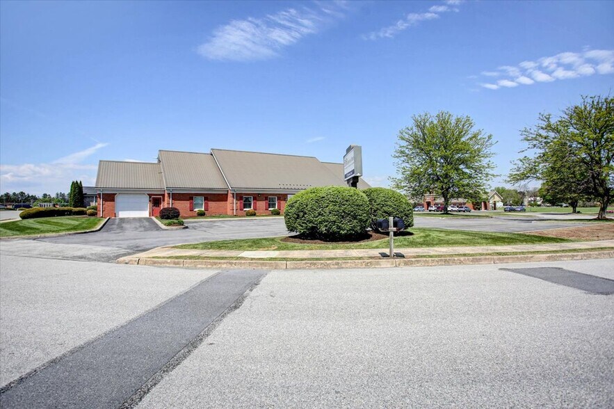 More Photos Of 1137 Kennebec Dr, Chambersburg Office For Sale