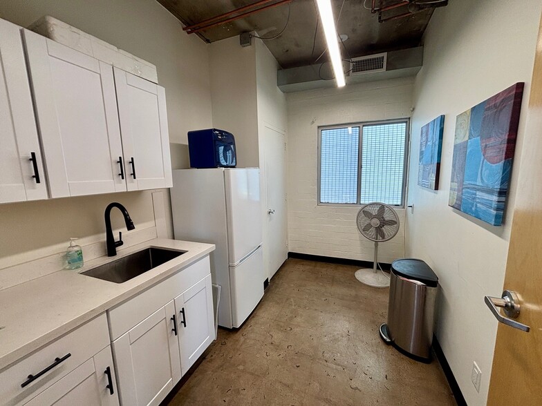 More Photos Of 1880 W Fillmore St, Phoenix Warehouse For Sale