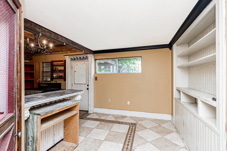 More Photos Of 1600 Government St, Baton Rouge Freestanding For Lease