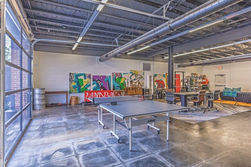 More Photos Of 46 Aston St, Asheville Light Manufacturing For Lease