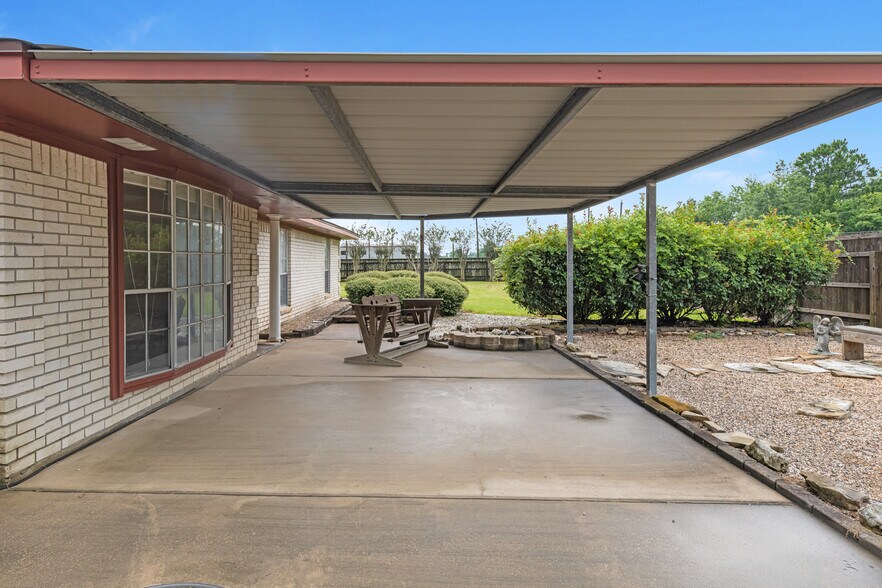 More Photos Of 7315 Pine St, Manvel Industrial For Sale