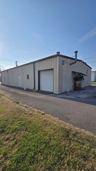 More Photos Of 210 S Maple St, Lebanon Warehouse For Lease