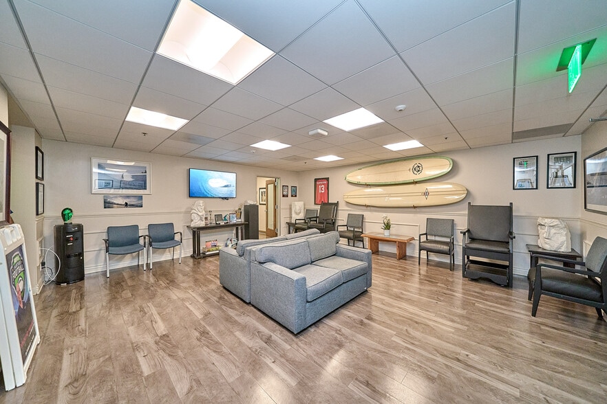 More Photos Of 8737 Beverly Blvd, West Hollywood Medical For Sale