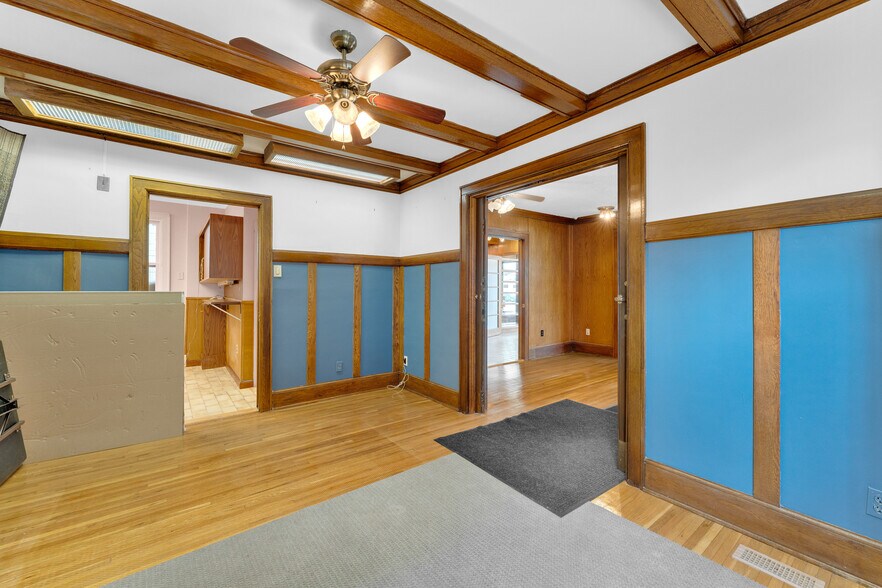 More Photos Of 1451 Ouellette Av, Windsor Office Residential For Sale