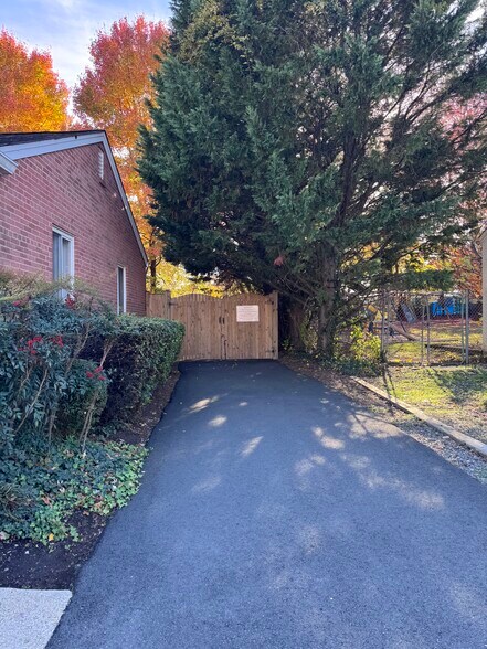 More Photos Of 7217 Poplar St, Annandale Office Residential For Sale