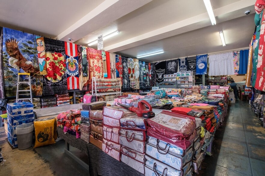 More Photos Of 810 N Avalon Blvd, Wilmington Storefront For Sale