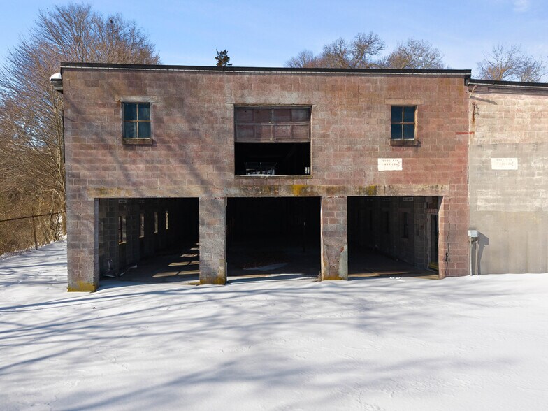 More Photos Of 45 Richards Grove Rd, Quaker Hill Service For Sale