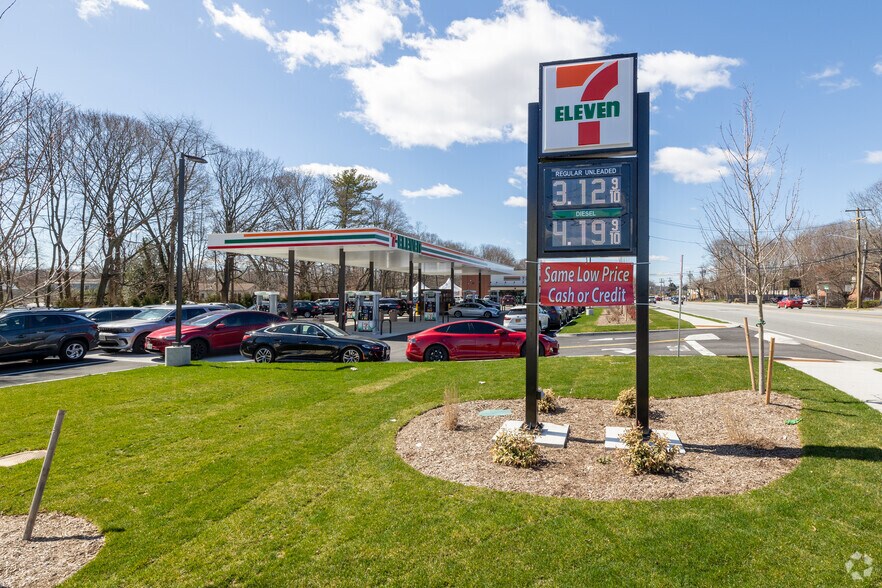 More Photos Of 336-338 E Jericho Tpke, Huntington Station Convenience Store For Sale