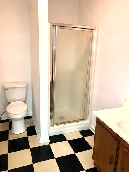 More Photos Of 1222 Hardin Rd, Dallas Manufacturing For Lease