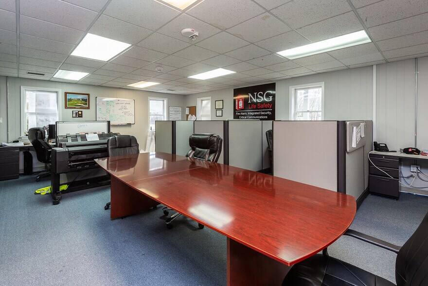 More Photos Of 699 Fall River Ave, Seekonk Medical For Sale