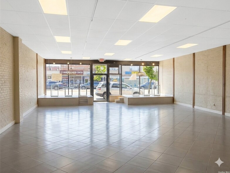 More Photos Of 410-434 Sunrise Hwy, Lynbrook Storefront Retail Office For Lease