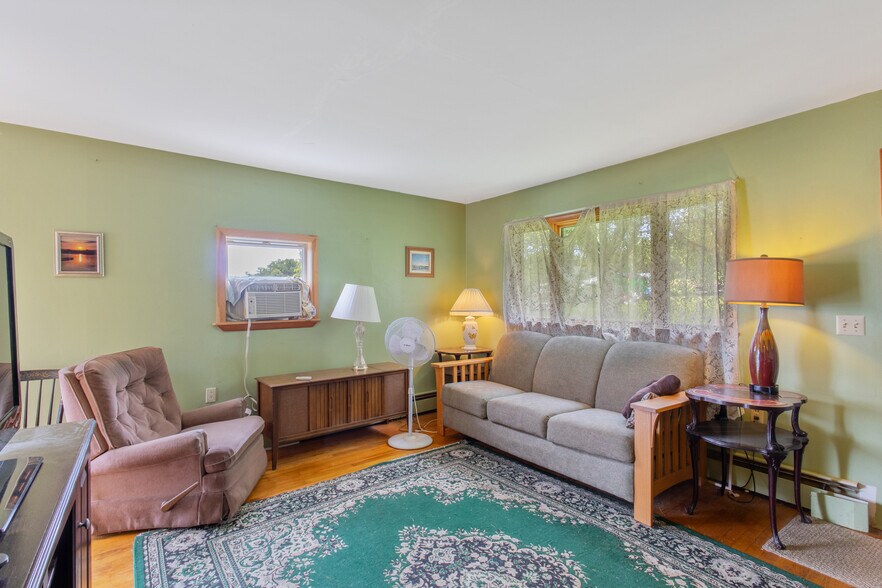 More Photos Of 356 King St, Fair Haven Marina For Sale