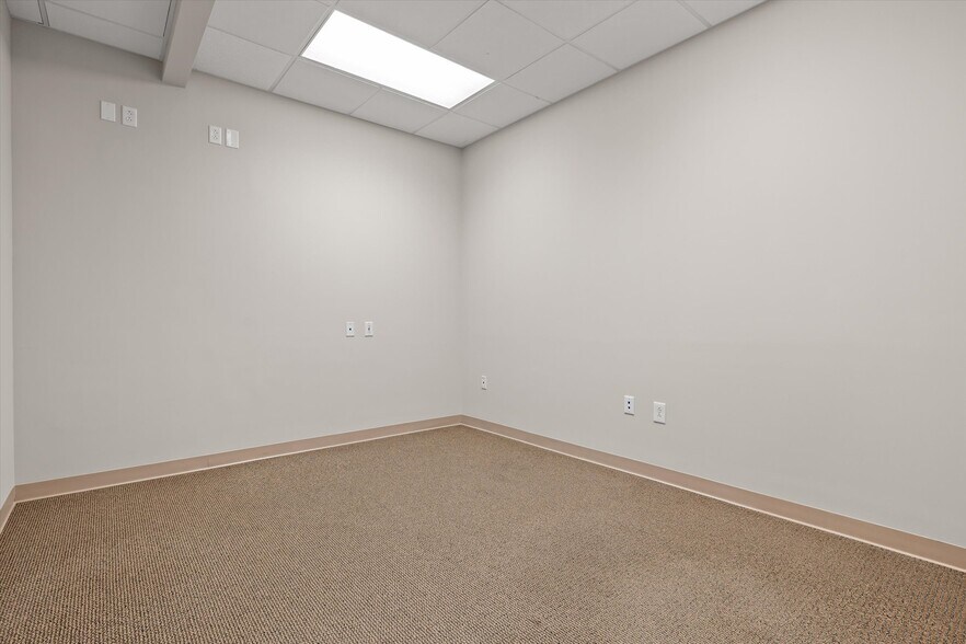 More Photos Of 7446 Shallowford Rd, Chattanooga Medical For Lease