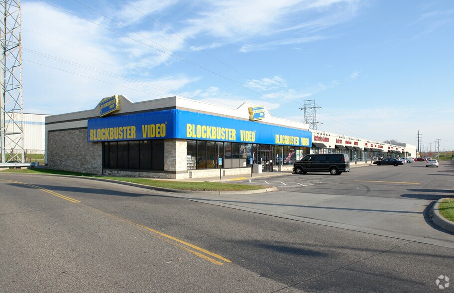 More Photos Of 4701-4751 Hiawatha Ave, Minneapolis Unknown For Lease