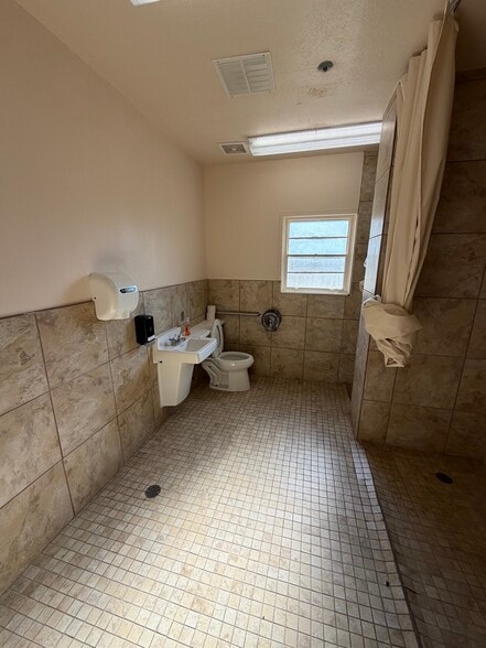 More Photos Of 7470 TX-154, Marshall Specialty For Sale