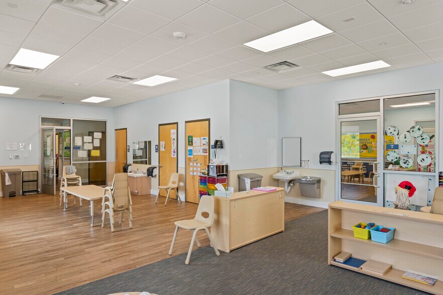 More Photos Of 42525 Tall Cedars Pkwy, Chantilly Schools For Lease