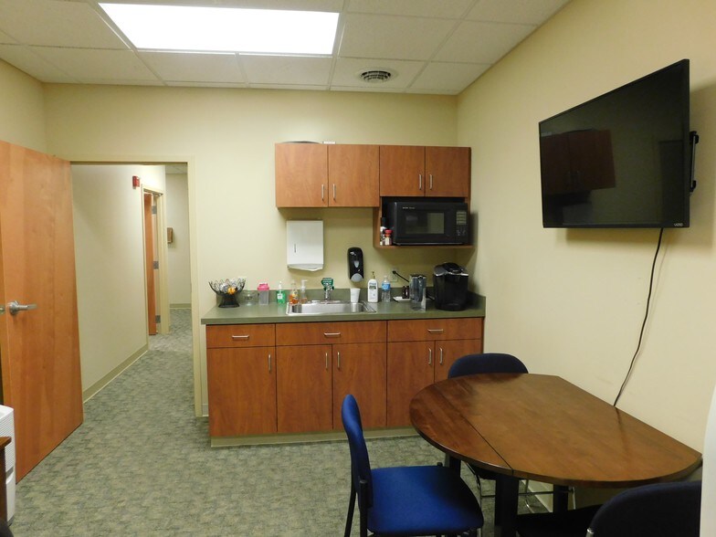 More Photos Of 1600 Sixth Ave, York Medical For Lease