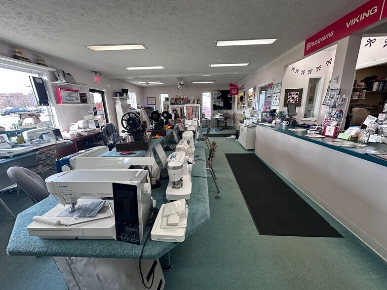 More Photos Of 966 W South Airport Rd, Traverse City Freestanding For Sale