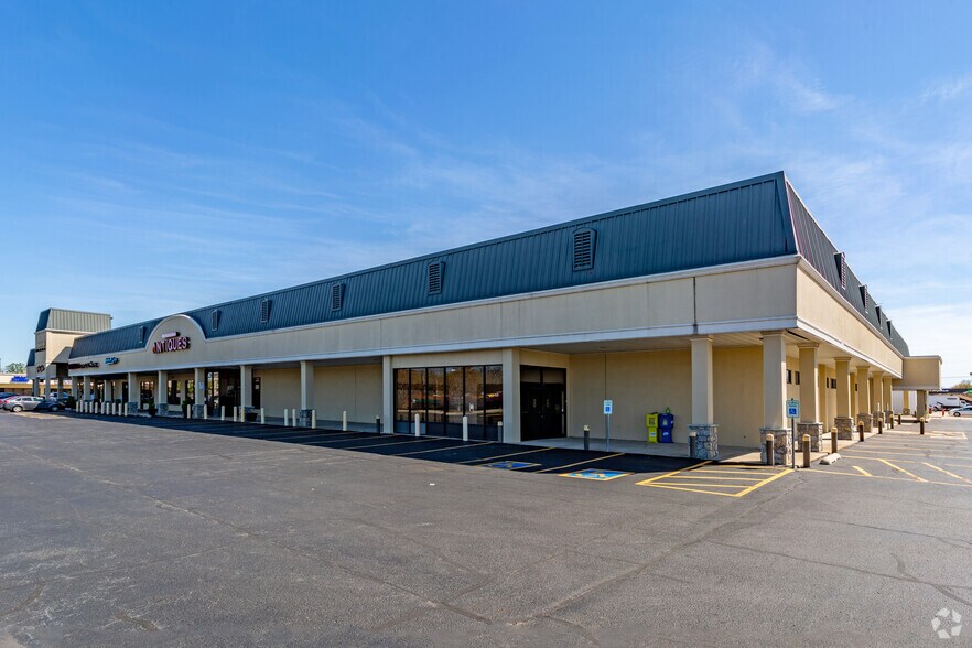 More Photos Of 2001-2041 W Houston St, Broken Arrow Unknown For Lease