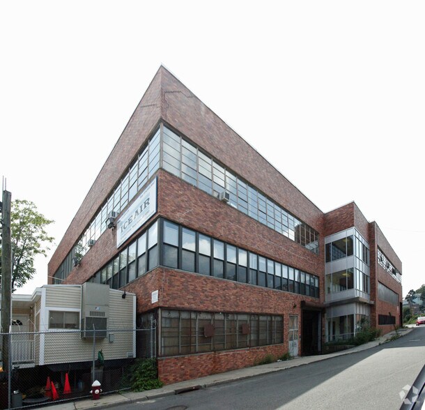 More Photos Of 80 Hartford Ave, Mount Vernon Warehouse For Lease