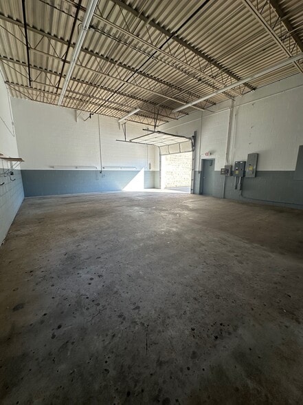 More Photos Of 3300-3312 Encrete Ln, Dayton Light Manufacturing For Lease