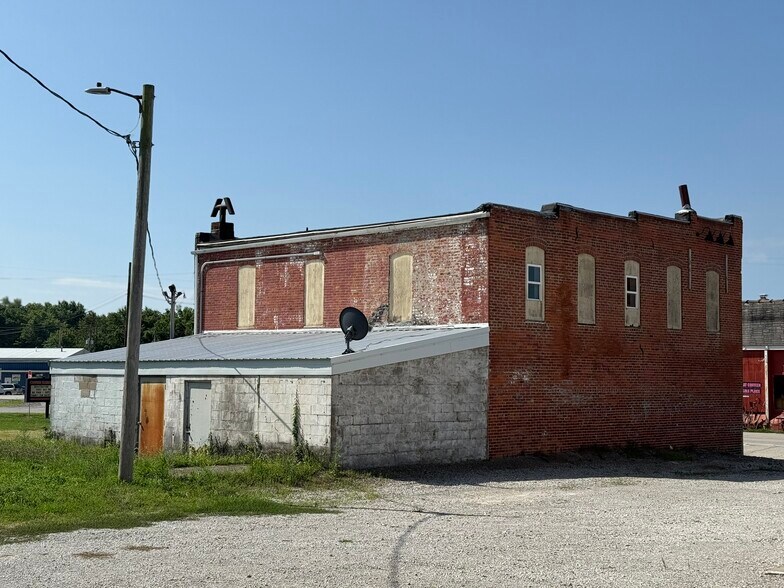 More Photos Of 107 W Main St, Coffeen Storefront Retail Residential For Sale