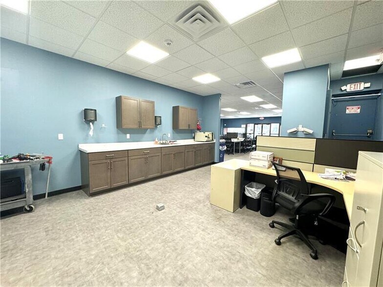 More Photos Of 107 E North St, New Castle Storefront For Sale