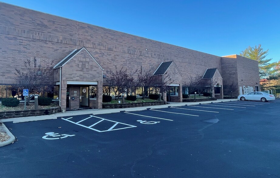 More Photos Of 1-29 Centre Pointe Dr, Saint Peters Unknown For Lease