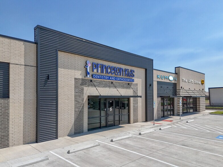 More Photos Of 1530 W Princeton Dr, Princeton General Retail For Sale