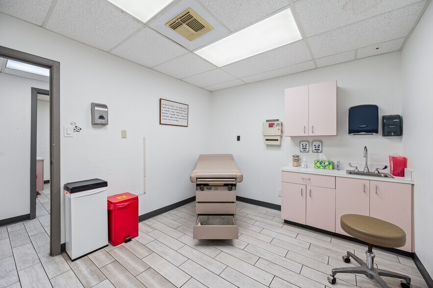 More Photos Of 3339 Fairview St, Pasadena Medical For Lease