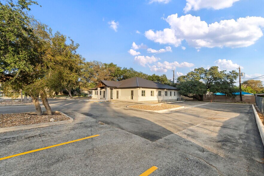 More Photos Of 9518 Tioga Dr, San Antonio Office For Sale
