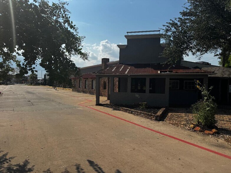 More Photos Of 6915 Spencer Hwy, Pasadena Restaurant For Lease