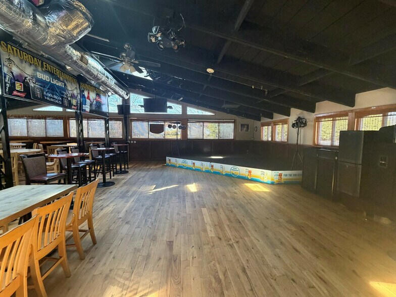 More Photos Of 325 Farnum Pike, Smithfield Restaurant For Sale