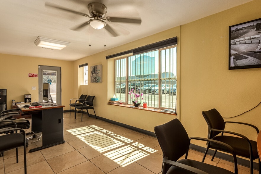 More Photos Of 906 E Broadway Rd, Phoenix Warehouse For Sale
