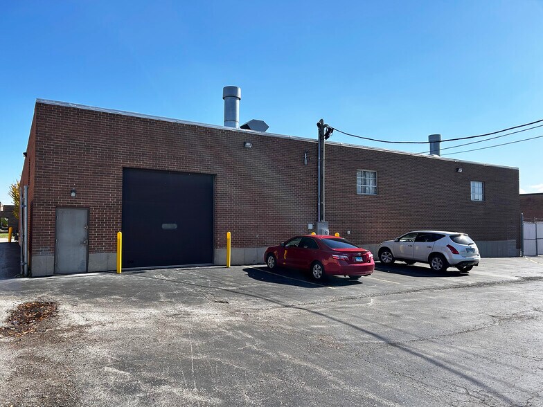 More Photos Of 3212 S Nordic Rd, Mount Prospect Manufacturing For Sale