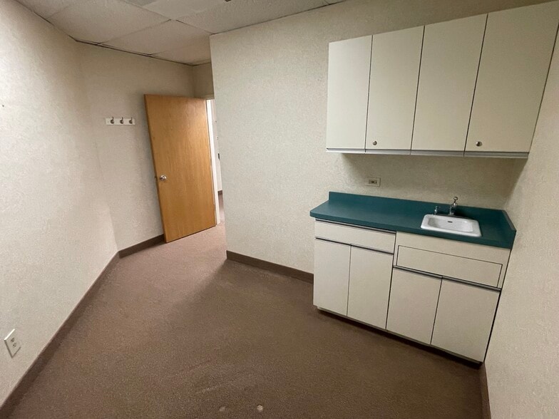 More Photos Of 180 White Rd, Little Silver Medical For Lease