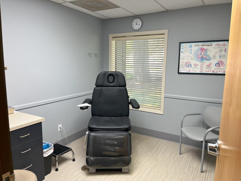 More Photos Of 3460-3470 Liberty St S, Salem Medical For Lease