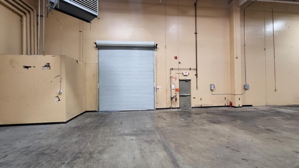 More Photos Of 3325-3326 W Oquendo Rd, Las Vegas Warehouse For Lease