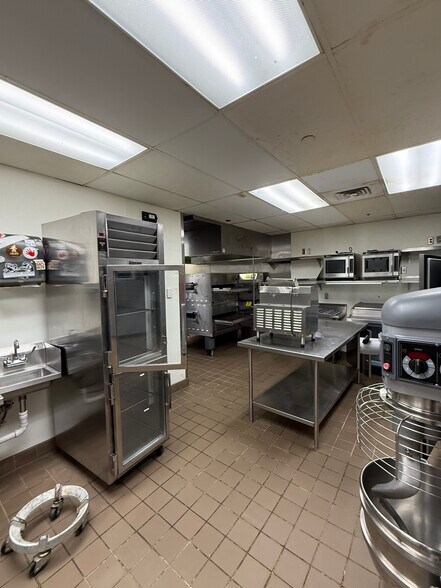 More Photos Of 8383 N Booth Ave, Kansas City Unknown For Lease