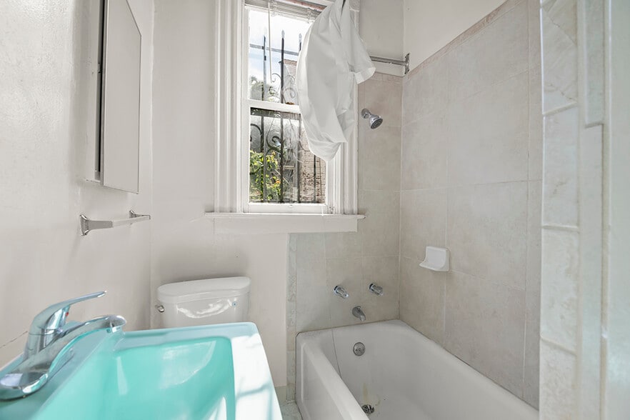 More Photos Of , Oakland Multifamily For Sale