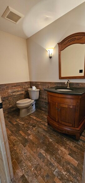 More Photos Of 455 Newark Pompton Tpke, Wayne Office Residential For Lease