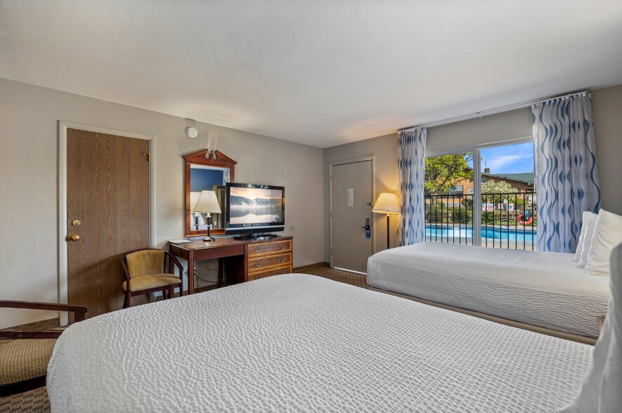 More Photos Of 480 W Deuce of Clubs, Show Low Hotel For Sale
