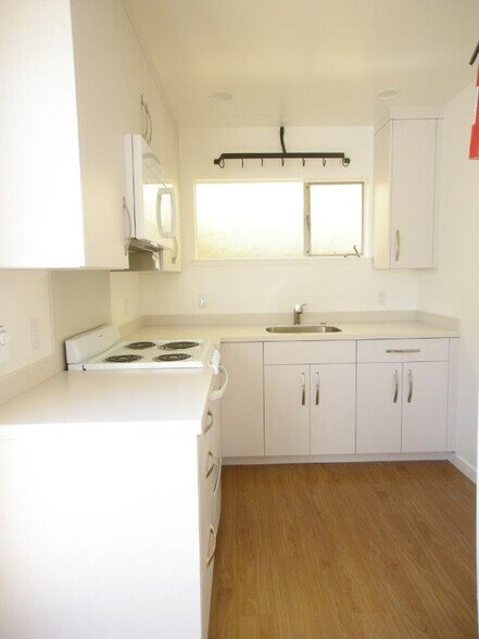 More Photos Of 6628 Telegraph Ave, Oakland General Retail For Sale